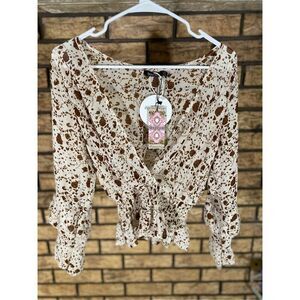 NWT‎ Boohoo Floral Print Ruffle Blouse